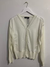 Load image into Gallery viewer, Quiz top / Cardigan - White
