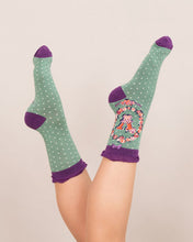 Load image into Gallery viewer, A-Z Ankle Socks - V
