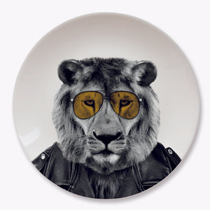 WILD DINING - LARRY LION