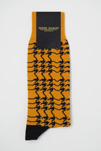 Load image into Gallery viewer, HOUNDSTOOTH MEN&#39;S SOCKS - BUTTERSCOTCH
