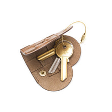 Load image into Gallery viewer, Elskling Key Pouch, Tan Leather
